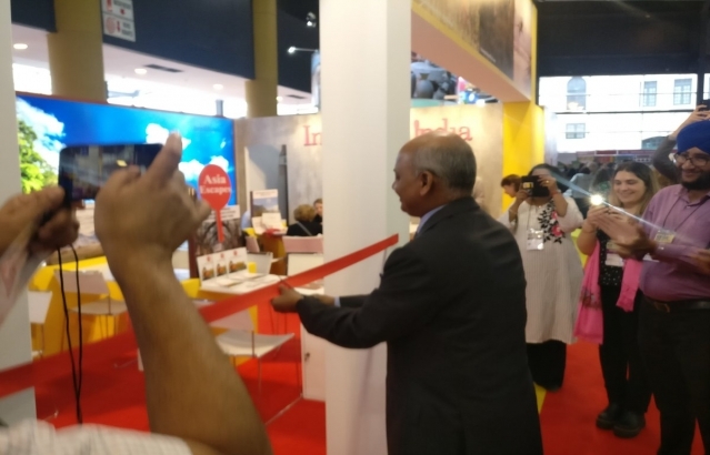 Ambassador Sanjiv Ranjan inaugurates the India stand at the Feria Internacional de Turismo in La Rural 