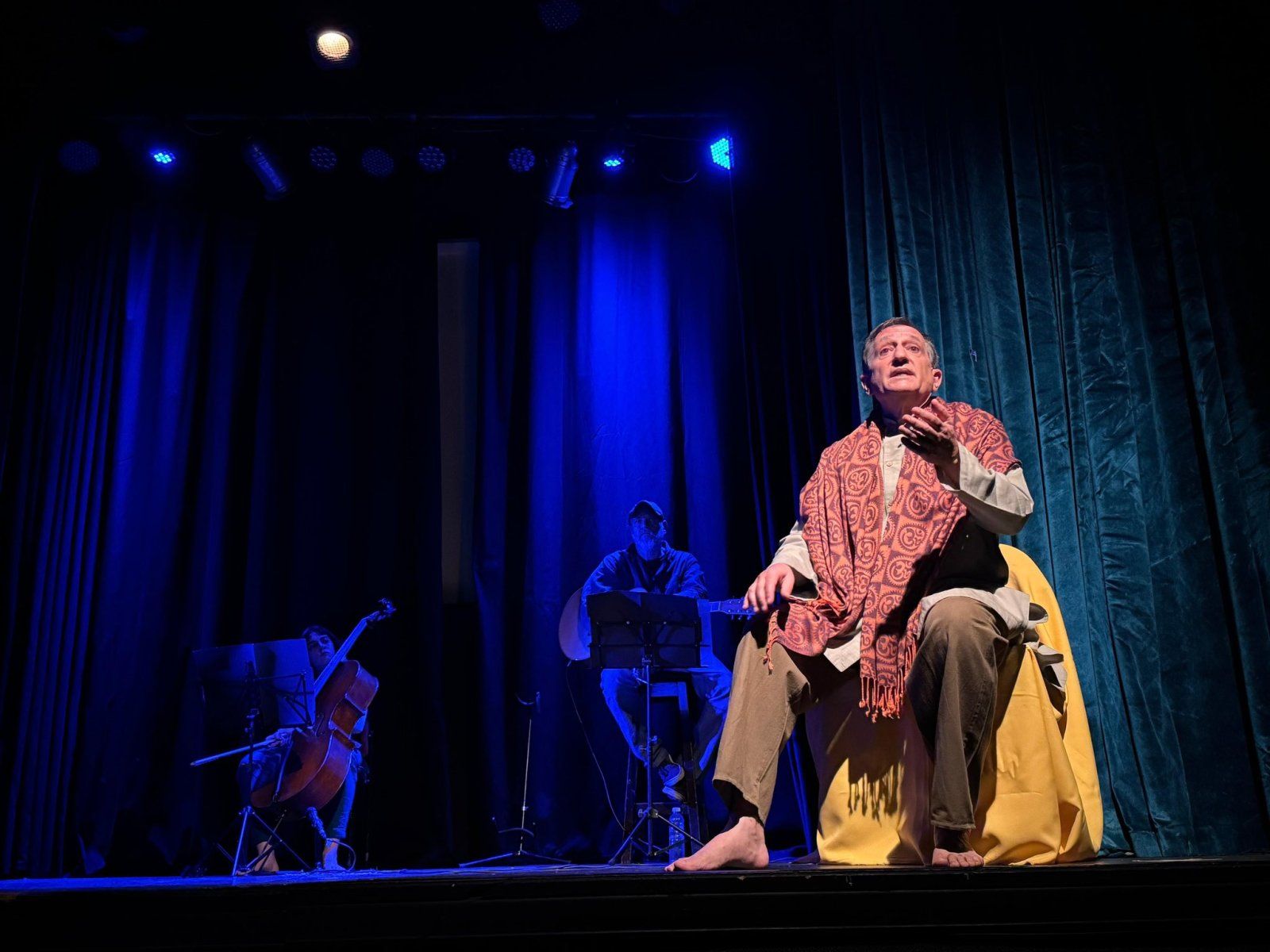 Ambassador Dinesh Bhatia & Seema Bhatia joined theatrical presentation by Gustavo Canzobre showcasing Tagore’s life & philosophy.