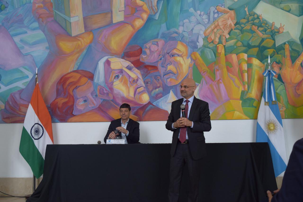 Ambassador Dinesh Bhatia, along with Rector Arnaldo Medina, inaugurated 