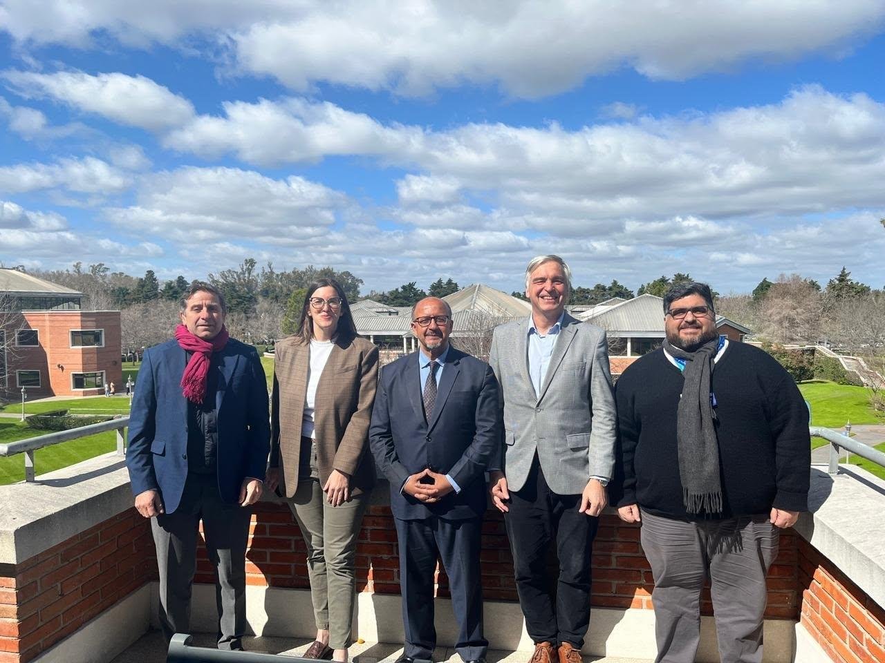 Ambassador Ajaneesh Kumar visited Austral University, where he met with Dr. Alfonso Santiago, Director of the School of Politics, Government and International Relations and other four faculty members.