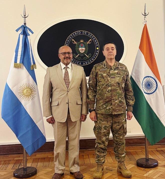 Ambassador Ajaneesh Kumar called on Argentina’s Minister of Defence, Lieutenant General Carlos Alberto Presti at the Ministry of Defence.