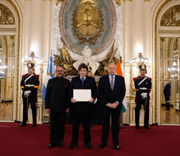 Ambassador Ajaneesh Kumar presented his credentials to H.E. President Javier Milei at a ceremony held in Casa Rosada.