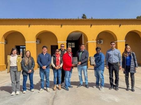 Ambassador Ajaneesh Kumar was received by the mayor of Tinogasta, Ernesto Andrada. Later he visited the Veralma Winery and the site of KABIL Project along with members of Catamarca Mining Ministry and authorities from CAMYEN and KABIL.