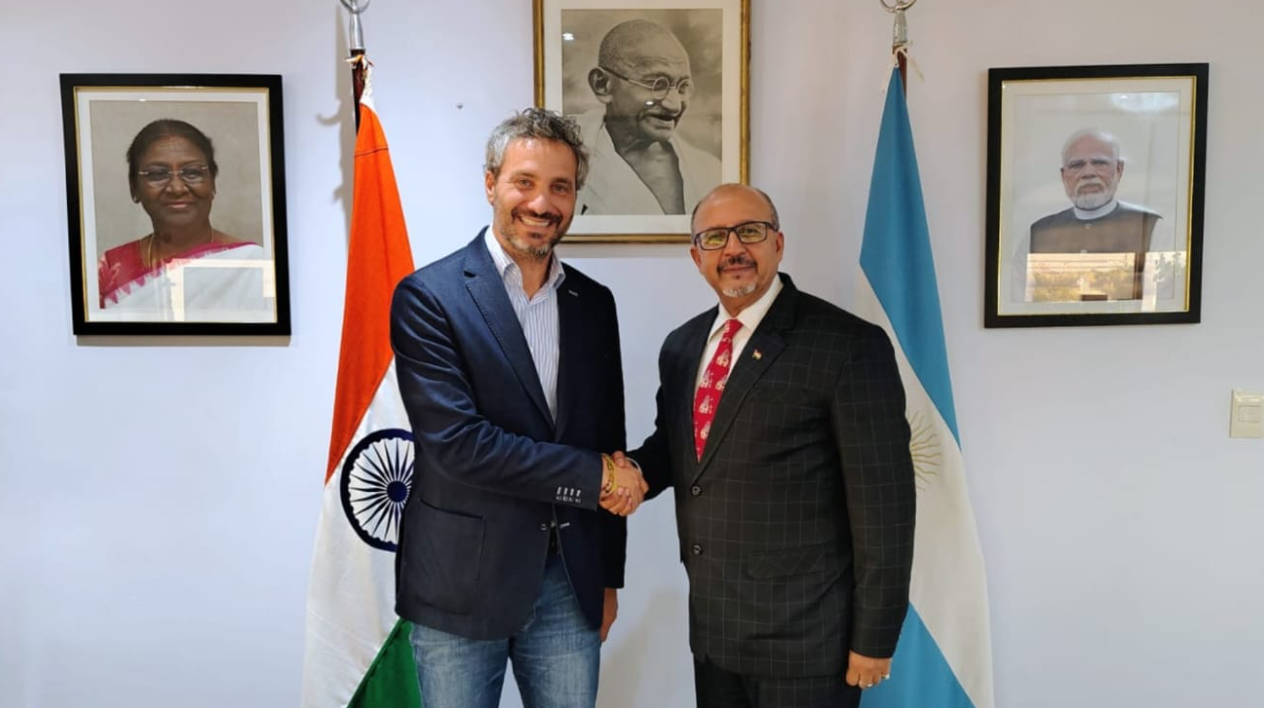 Ambassador Ajaneesh Kumar received National Deputy and  former Chief of Cabinet of Ministers & Foreign Minister (2019-2023) Santiago Cafiero, at the Chancery.