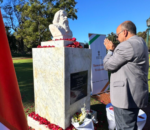 The Embassy commemorated the 165th Birth Anniversary of Gurudev Rabindranath Tagore at the iconic Jardin de los Poetas, El Rosedal, Buenos Aires.