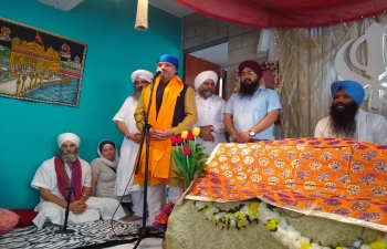 Ambassador Dinesh Bhatia joined the Sikh sangat 