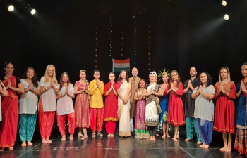 Ambassador Dinesh Bhatia inaugurated 5th annual dance show of EME Bollywood Dance School under the theme “Chaiyya Chaiyya: Under the shadow of Love" at Buenos Aires