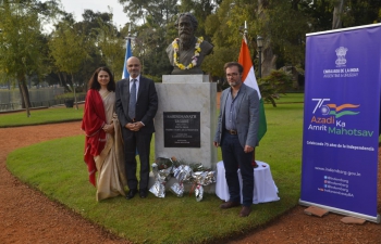 Ambassador Dinesh Bhatia & Enrique Avogadro, Minister of Culture of Buenos Aires Government City, paid floral tributes at the bust of Rabindranath Tagore 