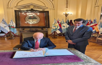 Ambassador Dinesh Bhatia visited Casa de Gobierno de Jujuy where he signed the historic visitor book and had an interaction with Carlos Sadir, Ministry of Finance