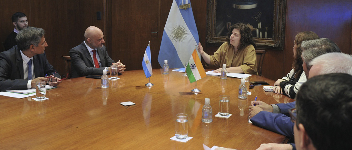 Ambassador Dinesh Bhatia met Health Minister Carla Vizzotti at Ministry of Health of Argentina