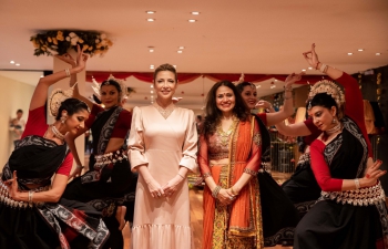Mrs. Seema Bhatia, spouse of Ambassador Dinesh Bhatia received First Lady, Fabiola Yanez at 'Aromas de la India' Event.