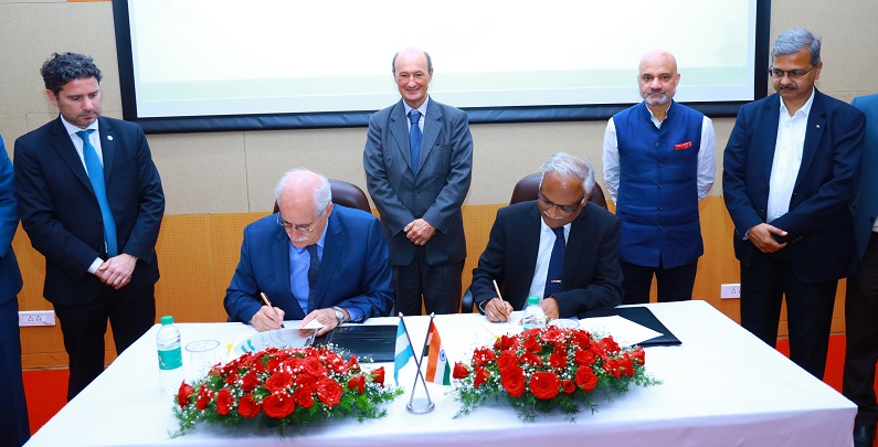 Minister of Defence H.E. Jorge Taiana signed a Letter of Intention with Hindustan Aeronautics Limited