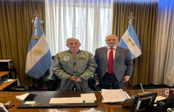 El Embajador Dinesh Bhatia se reunió con el Brigadier  General Xavier Isaac, Jefe de la Fuerza Aérea Argentina 