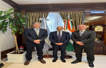 El Embajador Dinesh Bhatia se reunió con Santiago Bausili, presidente, y Vladiwerning, vicepresidente del Banco Central de Argentina, el 18 de enero de 2024.