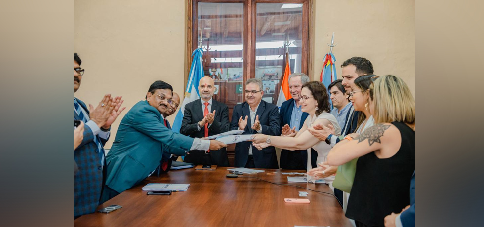 Ambassador Dinesh Bhatia, along with Governor of Catamarca Raul Jalil, witnessed the signing of KABIL & CAMYEN for first ever global acquisition of lithium assetson on 15 January 2024