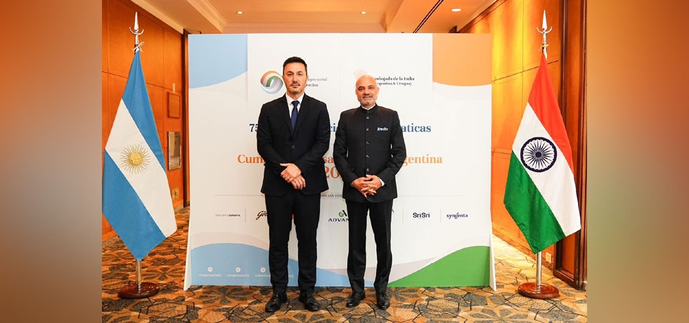 Ambassador Dinesh Bhatia with Argentine Minister of Defence, Luis Petri, at the celebration of 75 years of India and Argentina diplomatic relations on 29 February 2024.